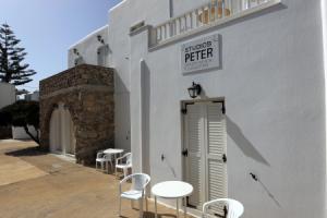 Peter's Studio, Орнос