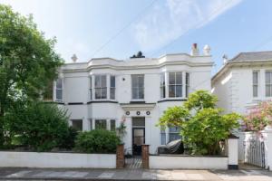 2 Bedroom Central Brighton Apartment, Брайтон
