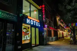 Elmhurst Hotel, Куинс