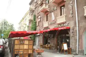 New Baxos Hotel, Ереван