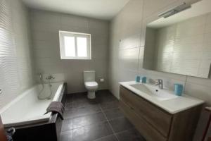 Sunshine Apartments Mellieha - modern three bedroom apartment - Apt No 3, Мелиха
