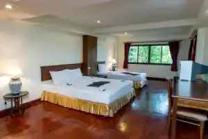 Thai Ayodhya Villas & Spa Hotel, Ламаи Бич