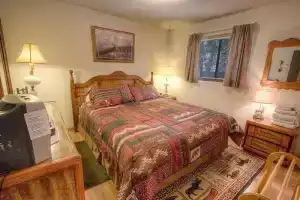 Bambi's Bunkhouse 3 Bedroom Home by RedAwning, Саут-Лейк-Тахо
