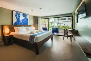 CC Bloom's Hotel, Ката