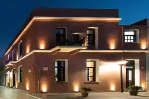 Intra Muros Hostel, Ираклион