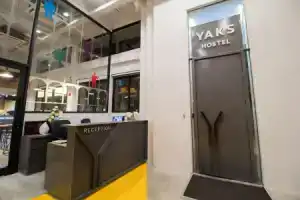 Yaks House Hostel - Sha Plus, Бангкок