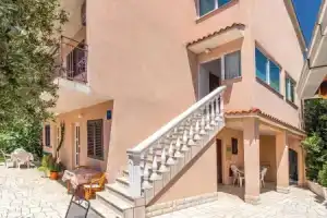 Stunning Apartment in Novi Vinodolski With Wifi and 2 Bedrooms, Нови-Винодолски