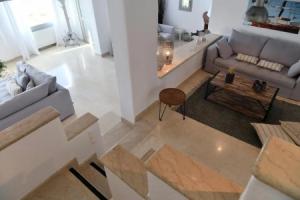 Villa Callista, Парикия