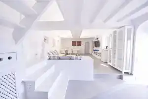 Trieris Villa & Suites, Фира