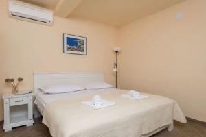 Sandra - With Swimming Pool - H, Lumbarda