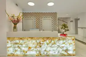 Zephyros, Миртеа