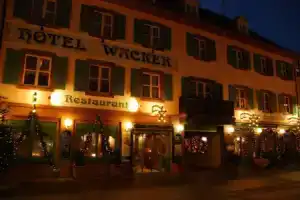 Hotel «Wacker», Лар