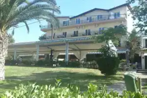 Plaza Hotel, Ханиоти