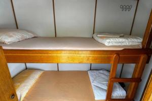 Rhythm Floating Hostel - Zadar, Задар