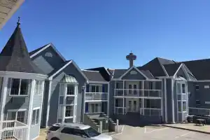 Falls Lodge and Suites, Ниагара-Фоллс