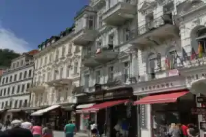Boutique Apartment Owned by Emperor Peter The Great With 2 Balconies & Jacuzzi, Карловы Вары