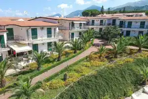 Amazing Apartment in Scalea With Outdoor Swimming Pool, Wifi and 2 Bedrooms, Скалея