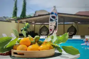 Меблированные комнаты Шоколад, Голубая Бухта