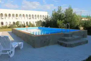 Гостиница «Del Mar», Поповка