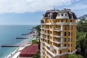 Гостиница «Кедр Запад», Ялта