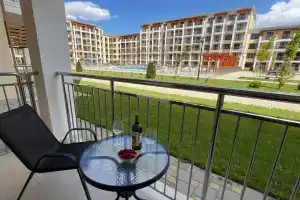 Квартира c Бacсeйнoм в Живoпиcнoм Месте ЖК Кипарис 293