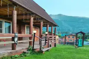 Частный дом Бревенчатый дом с видом на горы, Усть-Муны
