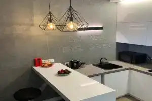 Апартаменты Оштен, Эсто-Садок