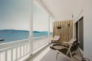 Апарт-отель Trinity Suites, Амолиани