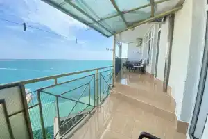 Апартаменты на берегу, Ялта