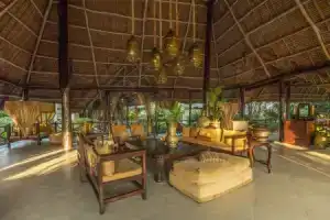 Отель «Breezes Beach Club and Spa», Бведжуу
