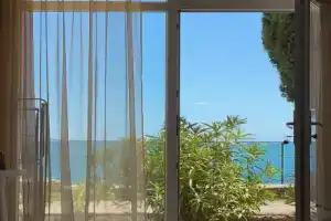 Апартаменты На первой линии, Ялта