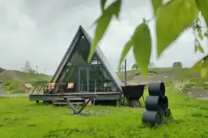 Шале А-фрейм с панорамным остеклением и террасой, Ая