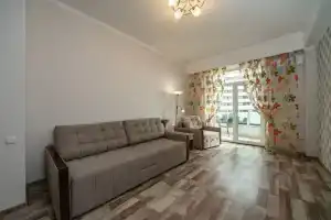 Апартаменты на Ялтинской 12А, ЖК Шато Лувр