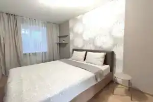 Квартира 2-комнатная в Омске на Рождественского 1В