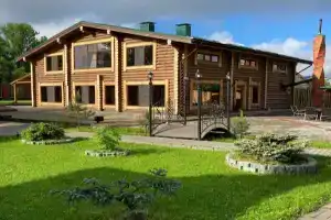 Дом с Бассейном 1, Псков