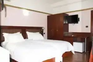Hotel «Elysee», Тирана