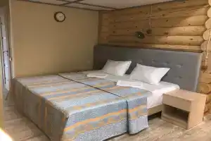 Винни Хаус, Лоо