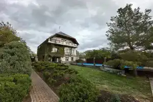 Шале Эсквайр Шале, Ростов-на-Дону