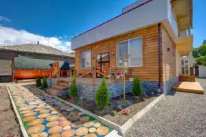 Hillside Karakol B&B, Каракол