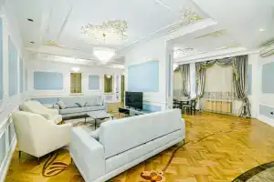 Апартаменты Luxury 7 Bedroom in Nizami street, Баку