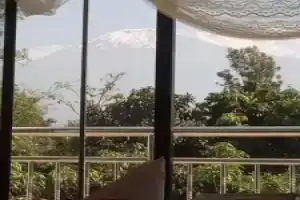 Отель «Kilimanjaro White House», Моши