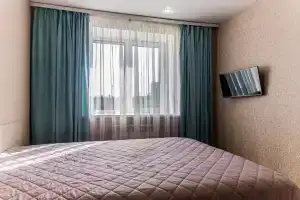 Апартаменты двухкомнатные в светлых тонах вблизи центра города