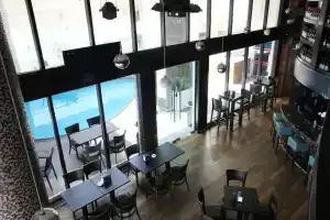 Отель «Ramada Downtown Abu Dhabi», Абу-Даби