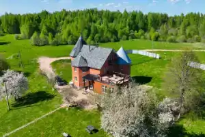 Замок в лесу