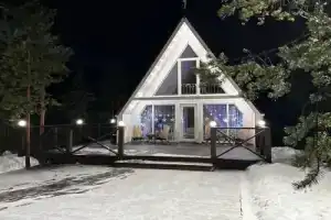 Частный Дом White Hоuse в Стилe A-фрейм возле Озеpа