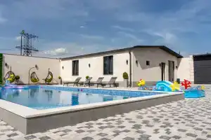 Вилла Santorini villa with pool near airport, Ереван