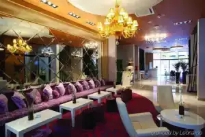 Crystal Hotel, Белград