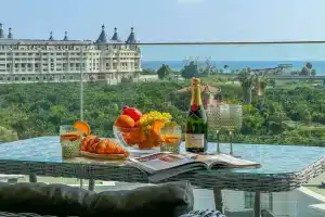 Апартаменты Qoople Azura World Е-90 с видом на море и аквапарком для семейного отдыха, Авсаллар