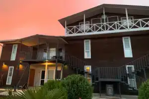 Pine Beach Hotel, Лидзава