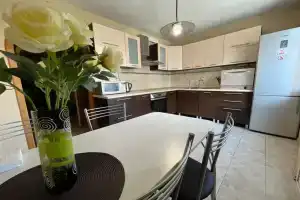 Квартиры посуточно на Александра Хохлова 1, Нижний Новгород